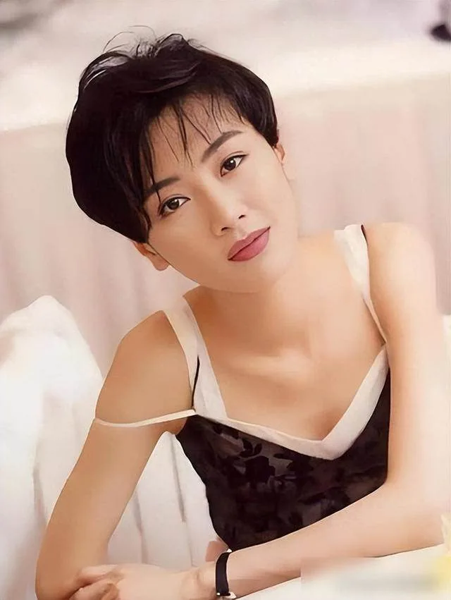 昔日元祖級女神認了患病暴瘦剩40公斤　霸氣出櫃：我是同性戀 第 2 張